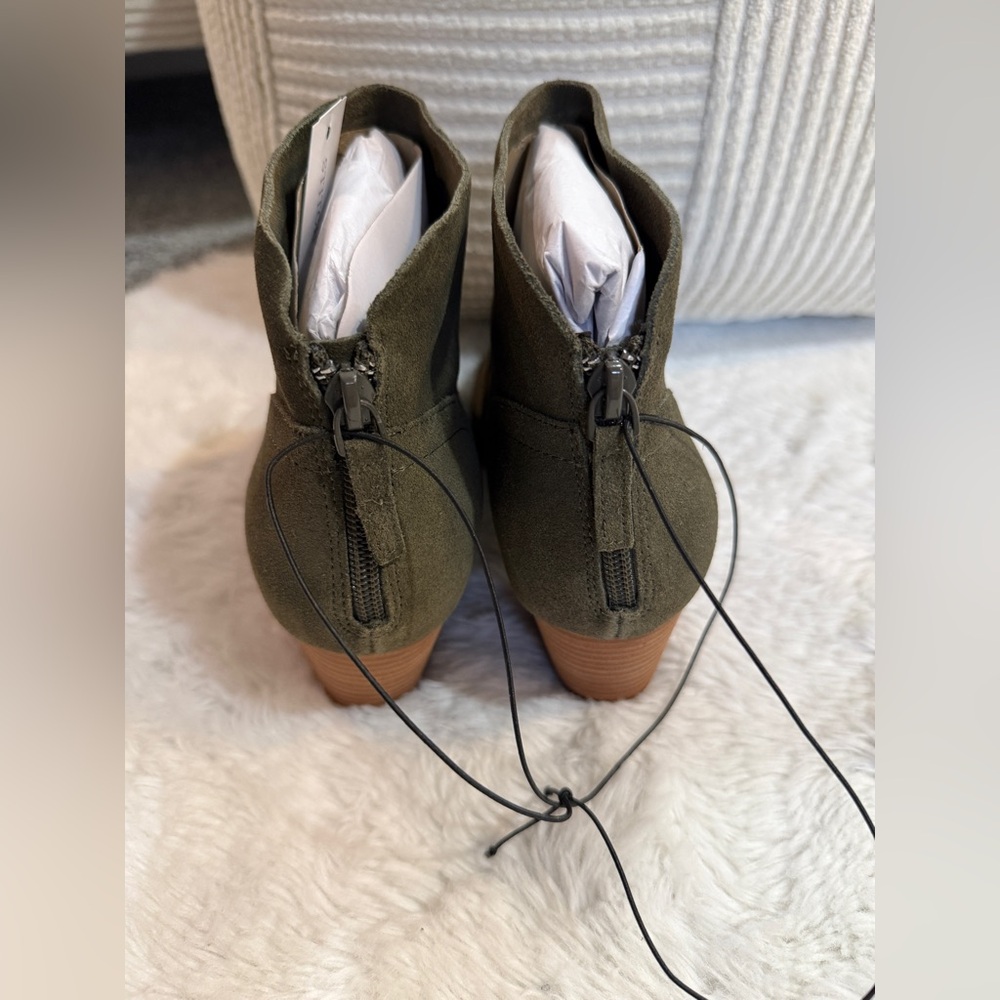 NWT Violet and Red Olive Ankle Boots - Picture 5 of 6